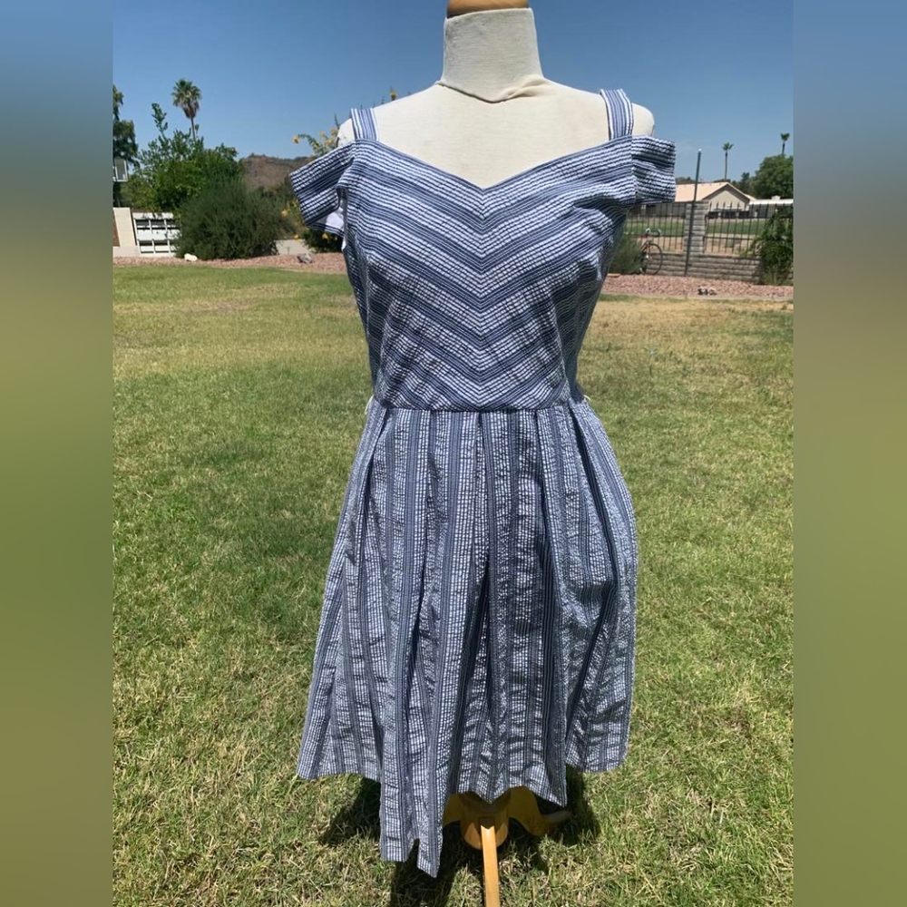 White house black market size 10 women's dress, blue and white